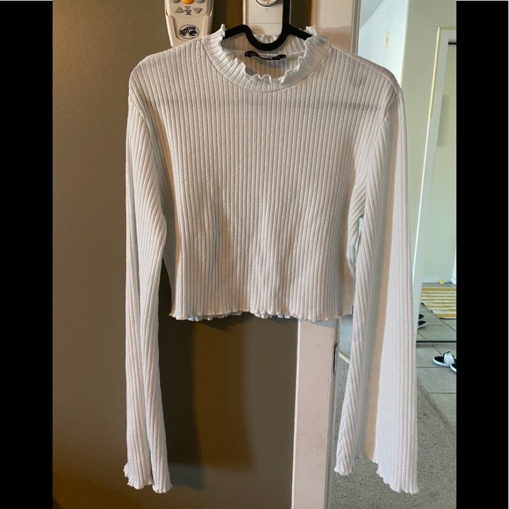 Lettuce Edged Trumpet Sleeve Crop Top